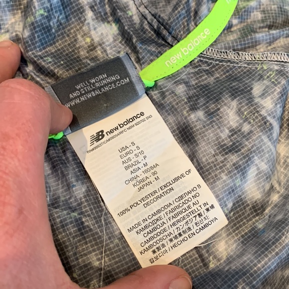 NB Lightweight Hooded Jacket in splashy black/white print neon green accents - Picture 16 of 16